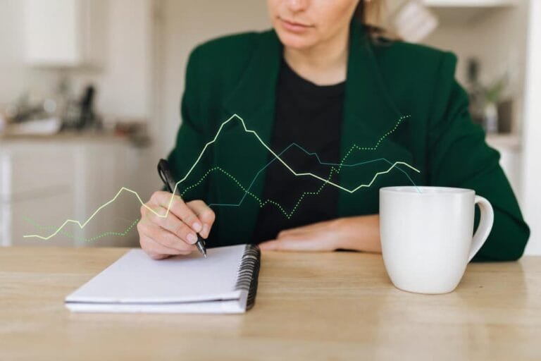 Femme qui calcule investissement des entreprises