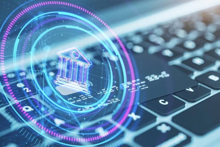 Gros plan du clavier un ordinateur portable avec carte bancaire