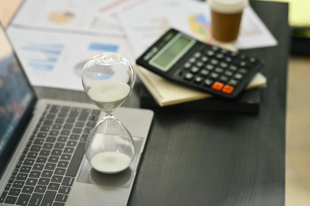 Calculatrice portable à horloge de sable